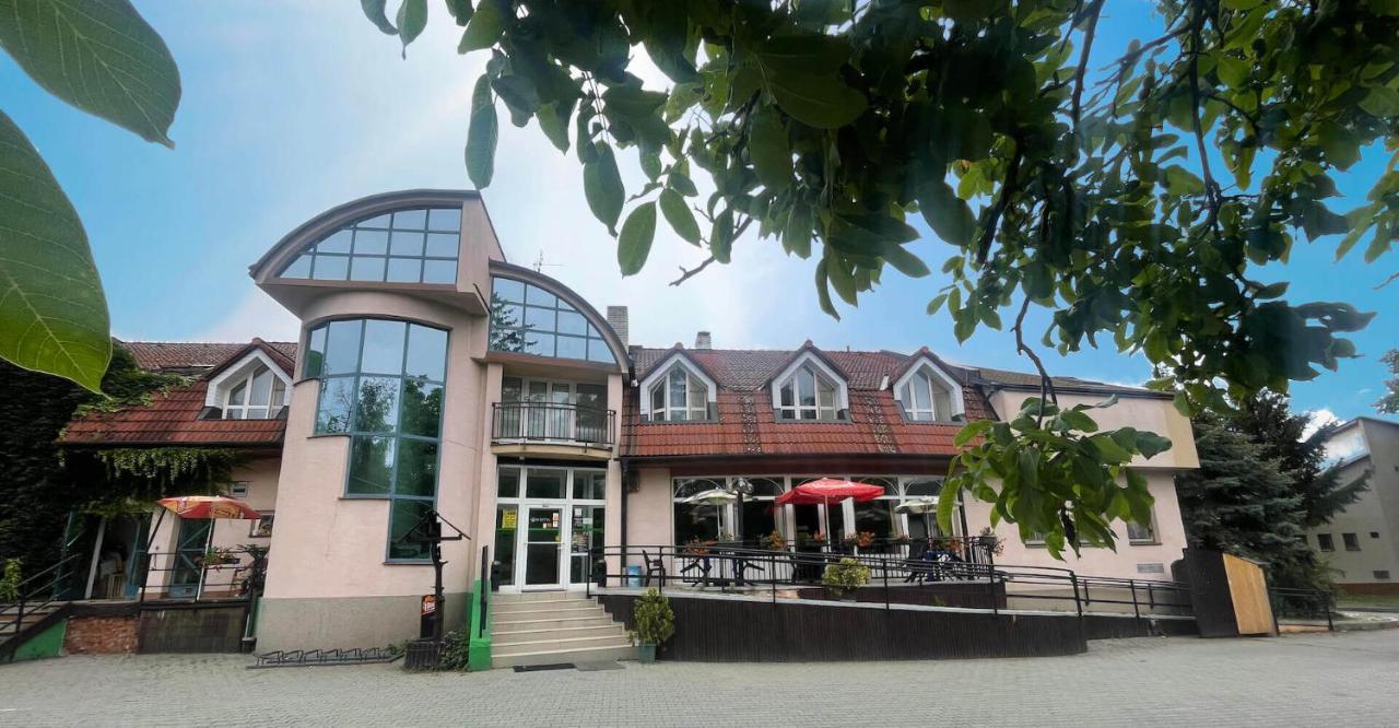Hotel Colchi Uničov Exterior foto
